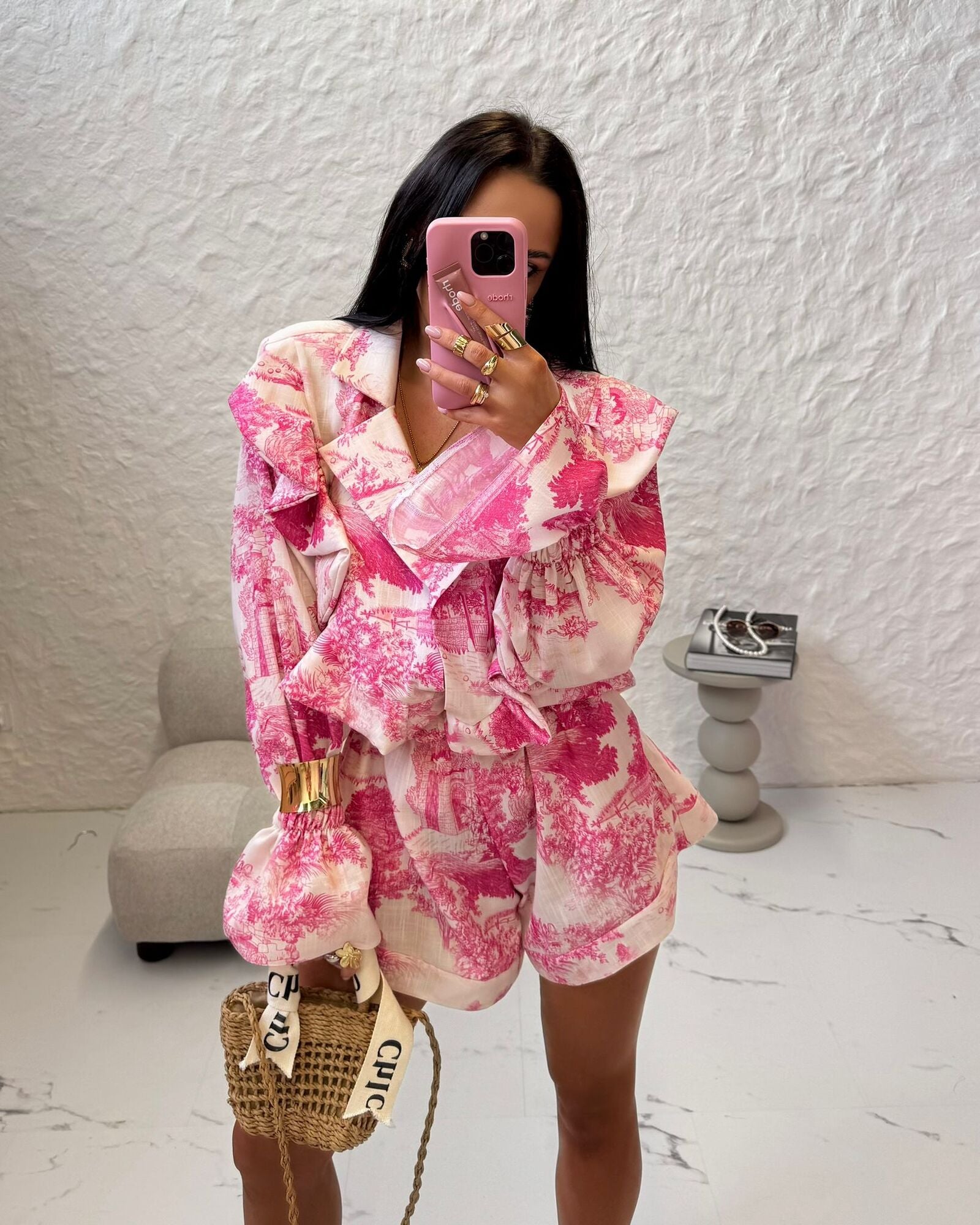 Compleu-pantaloni-scurti-si-camasa-roz-Luppolo
