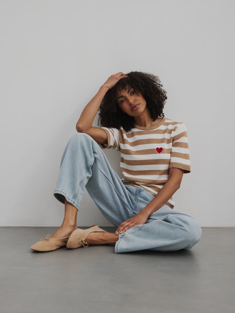 Tricou-in-dungi-bej-cu-inima-Maryon