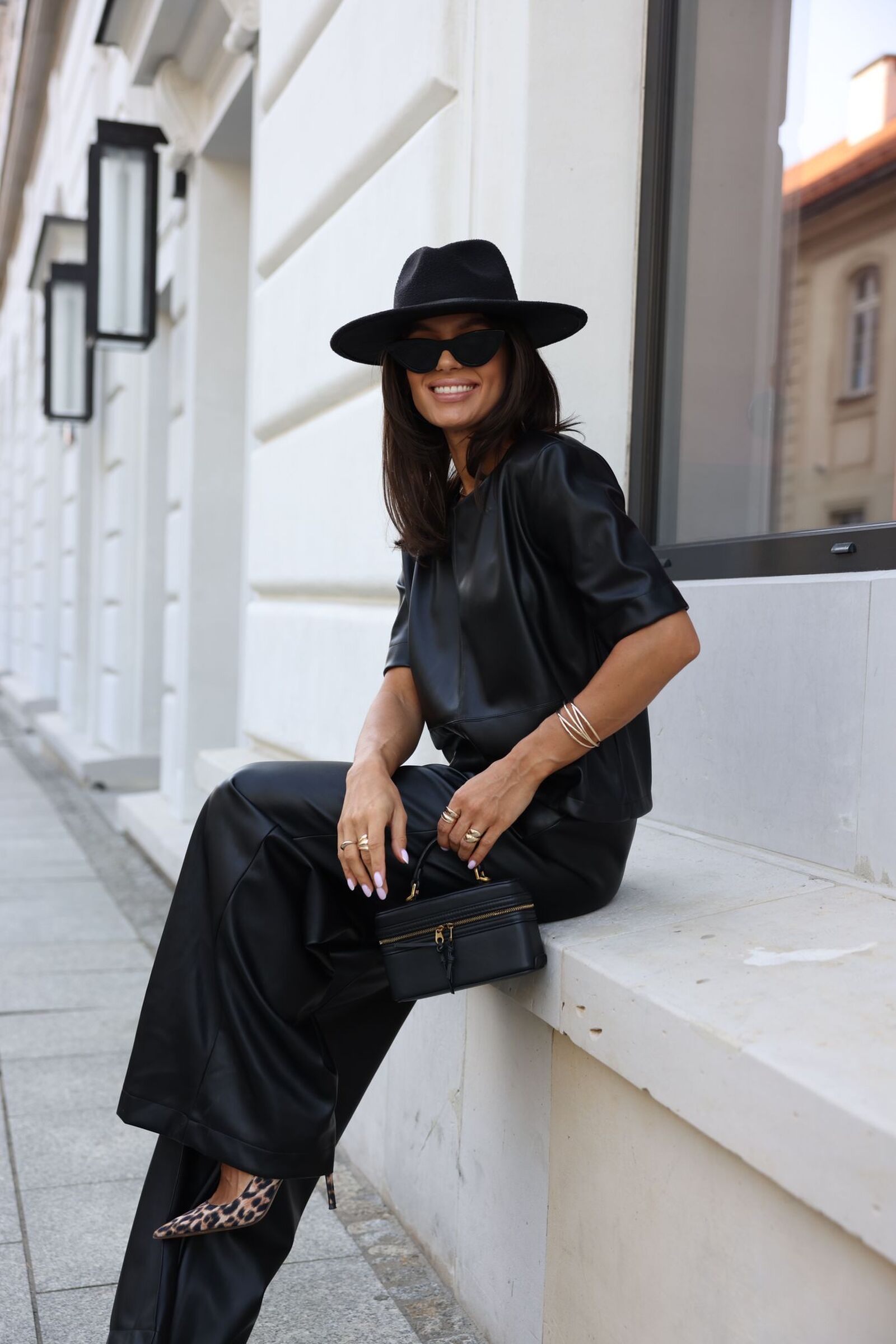 Compleu-bluza-si-pantaloni-negru-Safran (3)