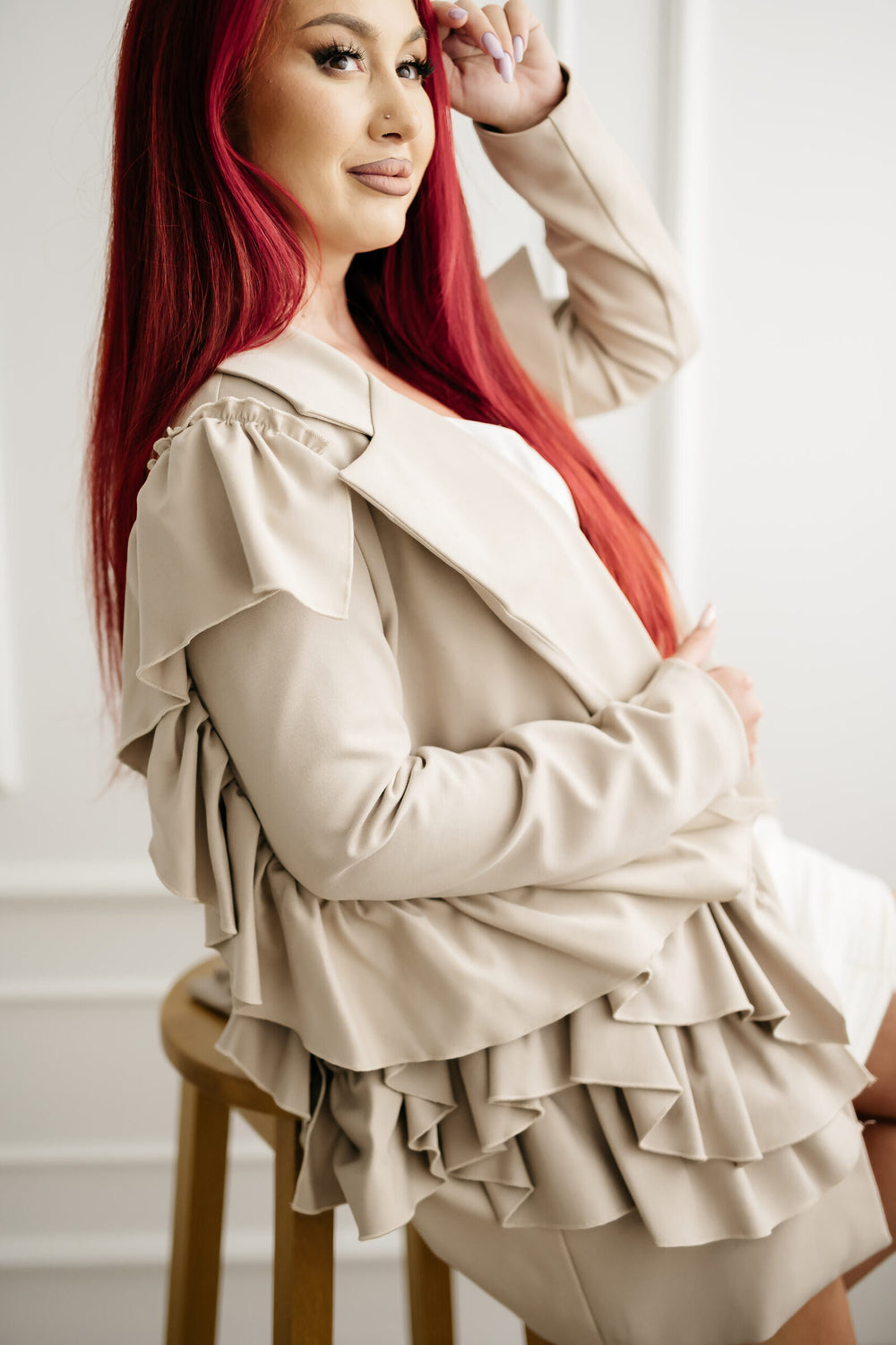 Sacou-dama-cu-volane-bej-Cascada (4)