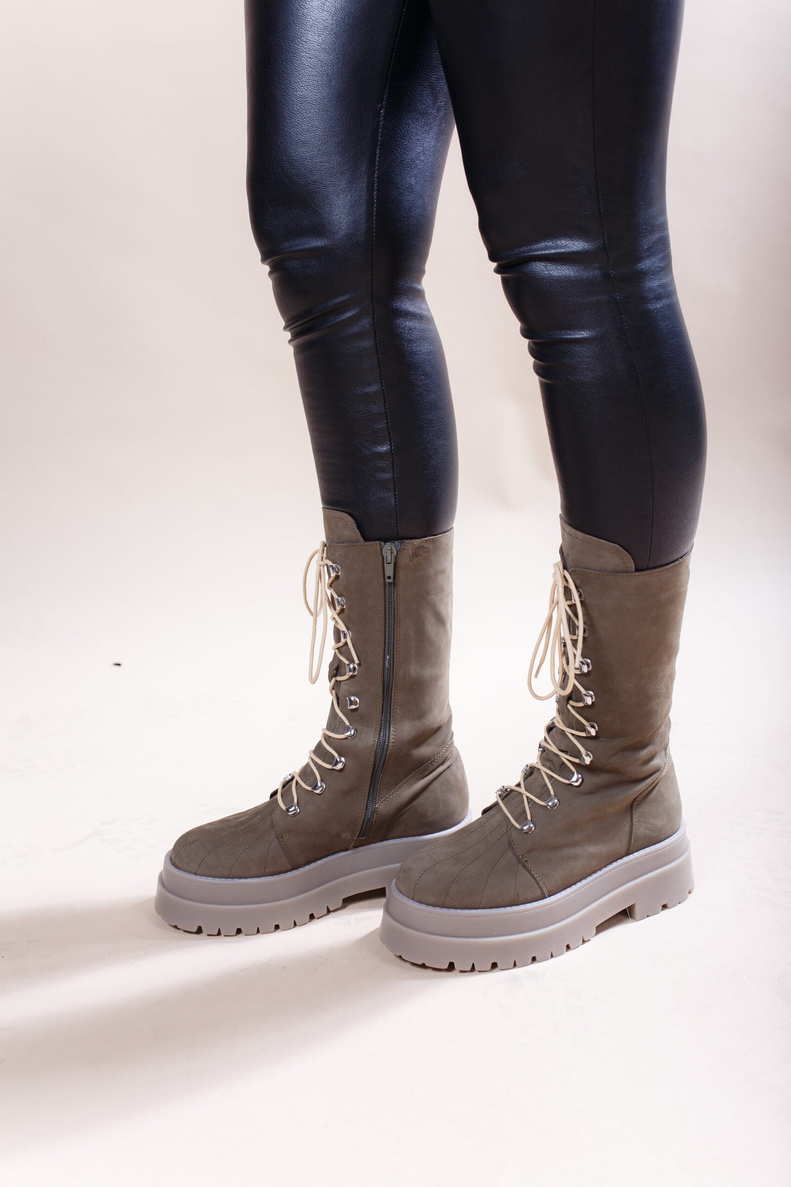 ghete-din-piele-naturala-phoebe-brutus-3-scaled