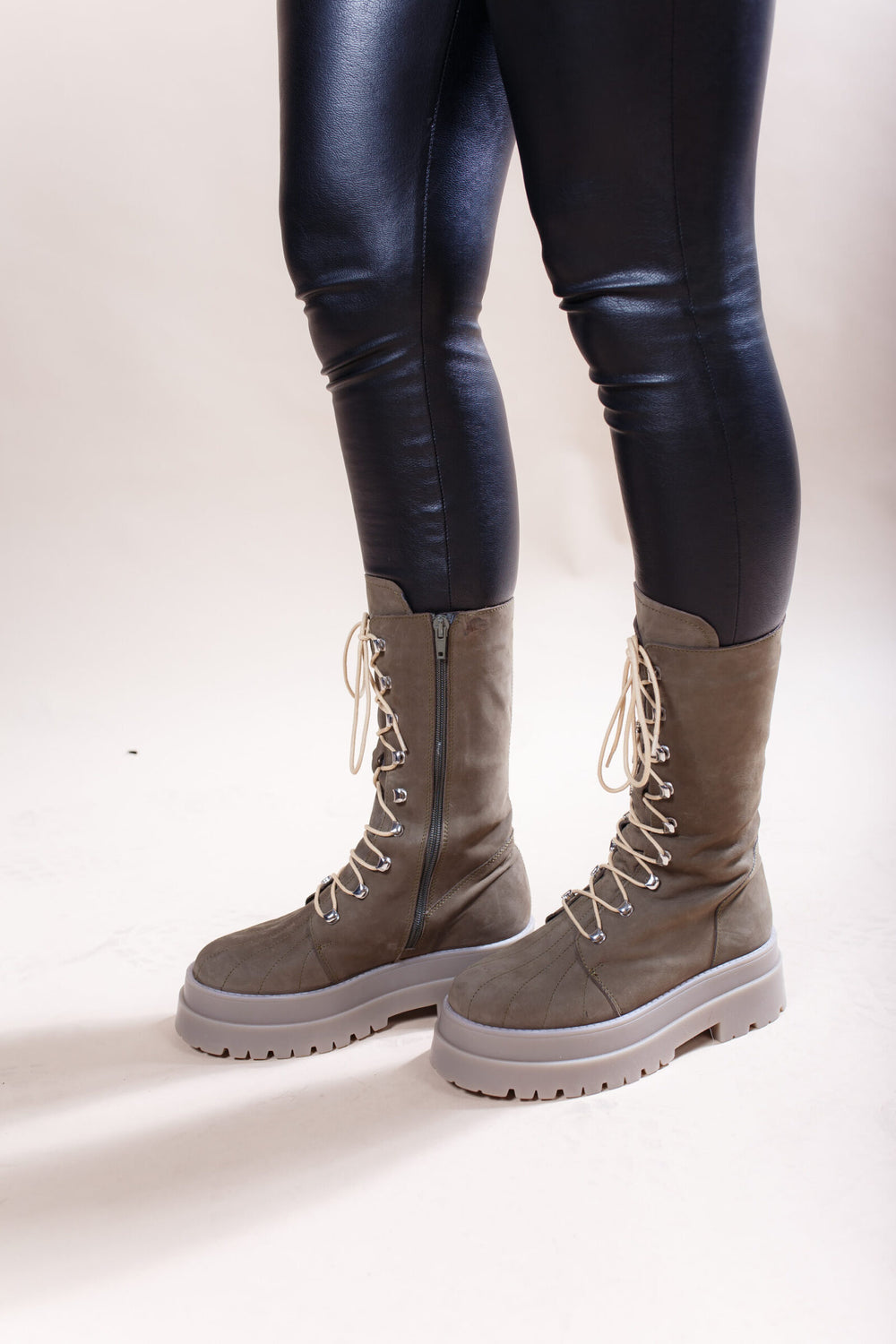 ghete-din-piele-naturala-phoebe-brutus-3-scaled