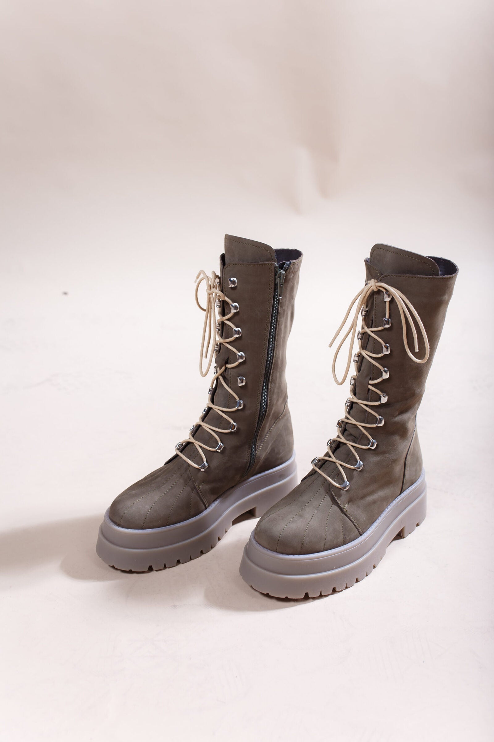 ghete-din-piele-naturala-phoebe-brutus-4-scaled