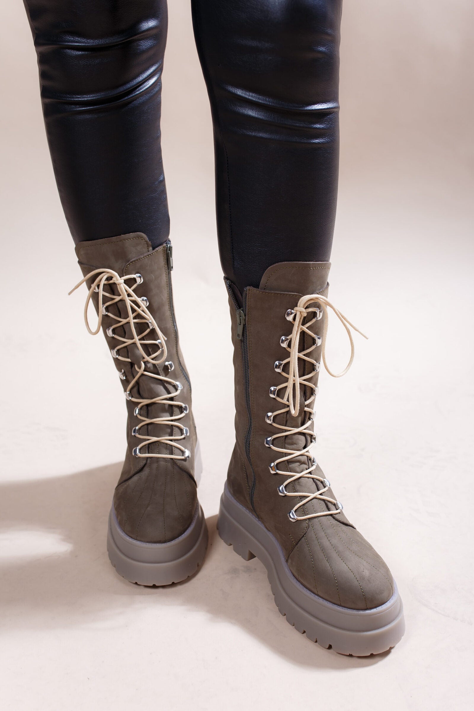 ghete-din-piele-naturala-phoebe-brutus-scaled