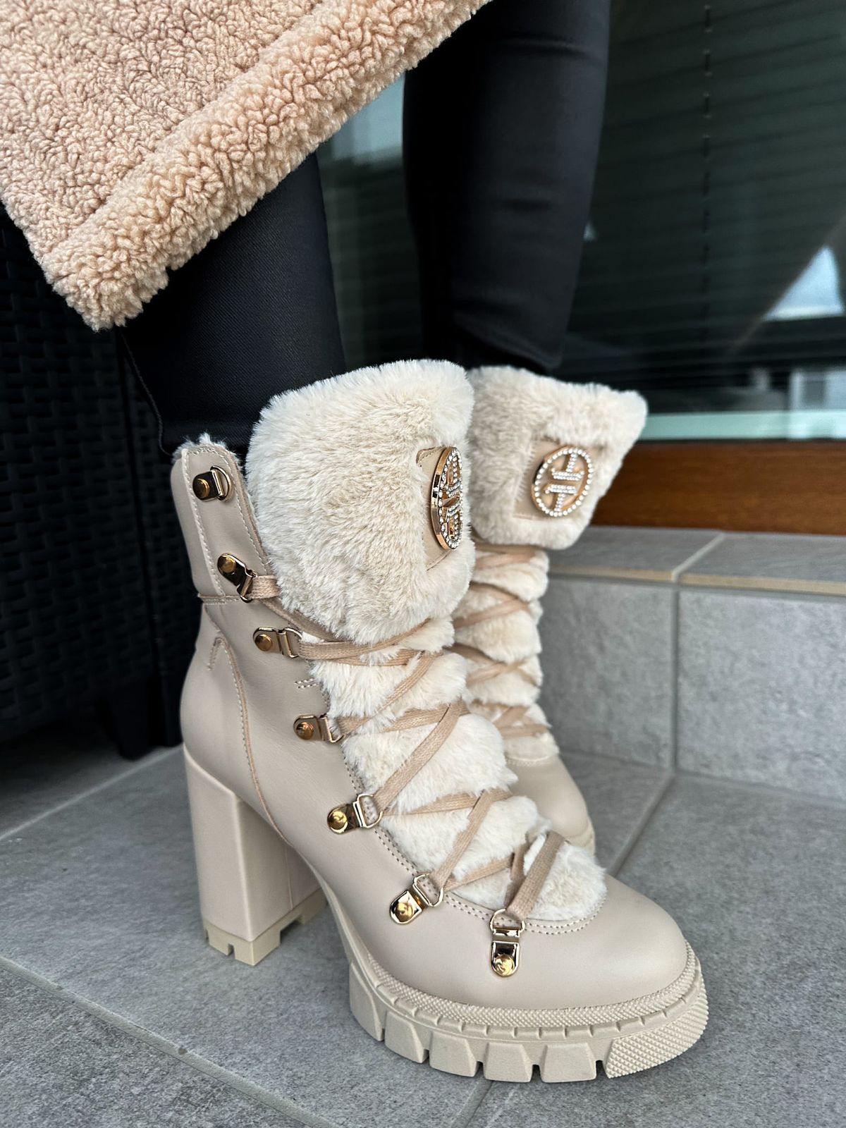 Ghete-cu-toc-bej-din-piele-naturala-FABIA