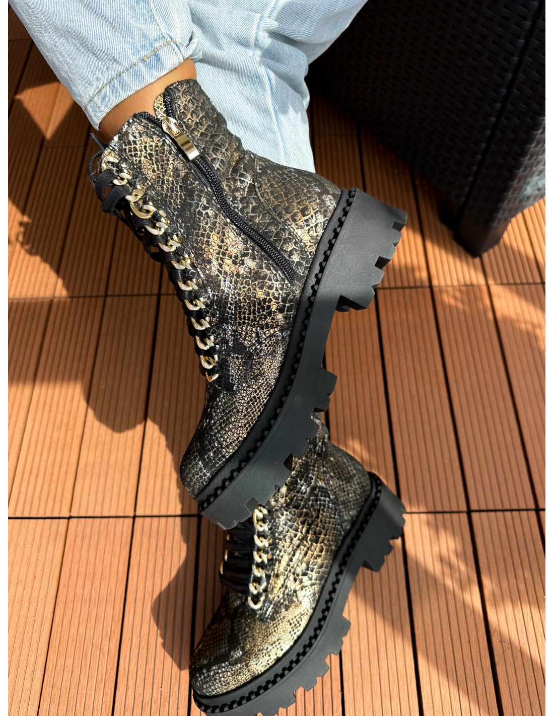 Ghete-din-piele-naturala-negre-auriu-AURIU-ABBY