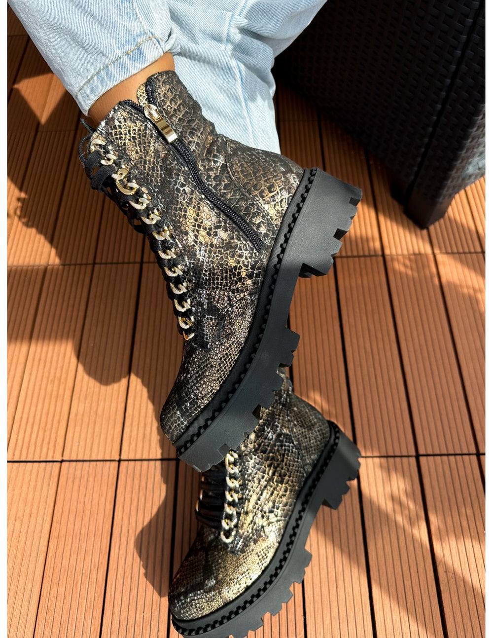 Ghete-din-piele-naturala-negre-auriu-AURIU-ABBY