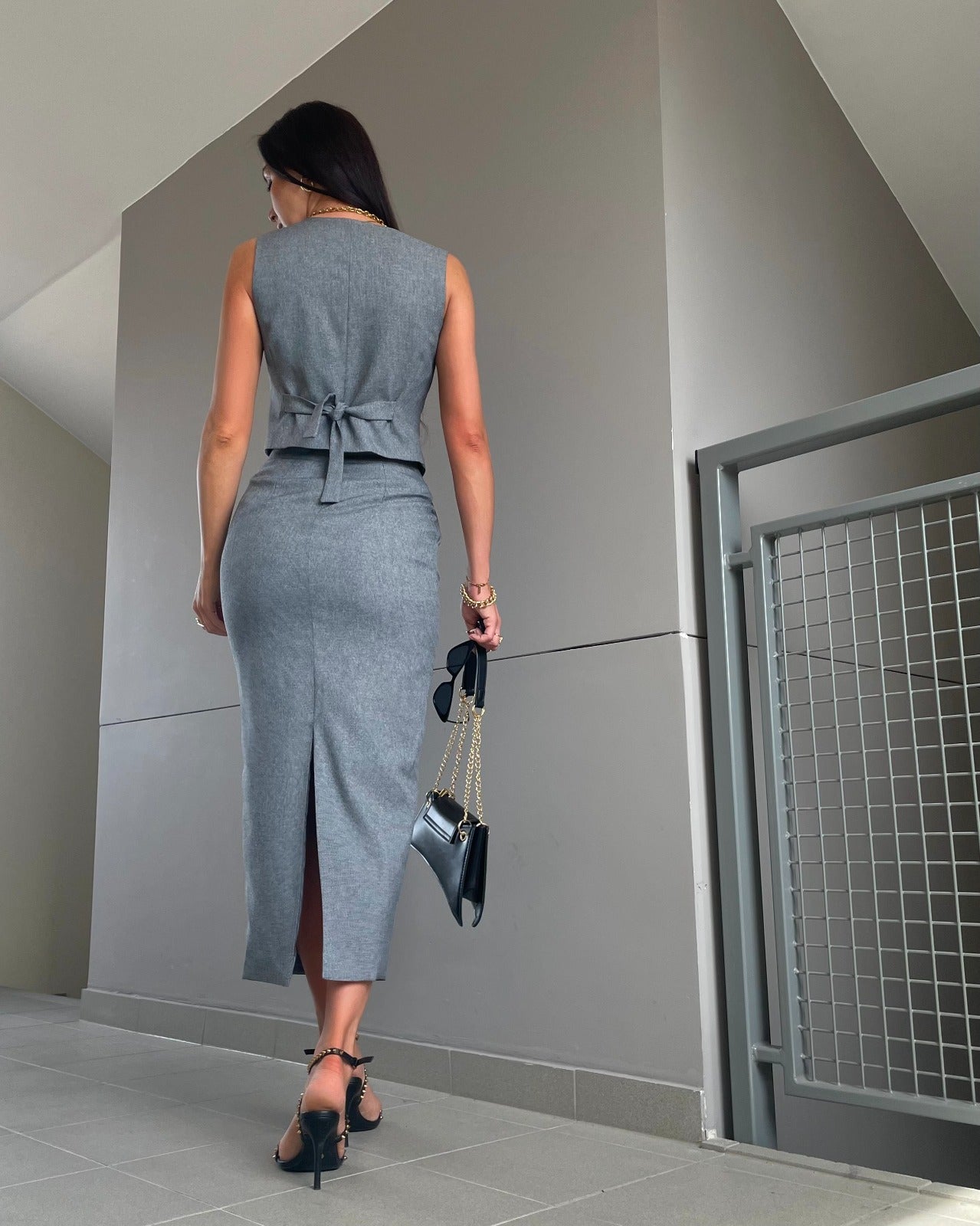 compleu-fusta-si-vesta-gri-duerte (4)