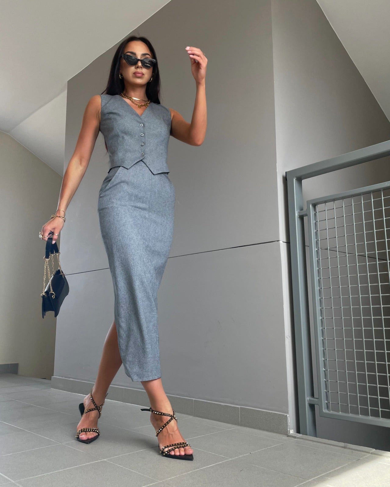 compleu-fusta-si-vesta-gri-duerte (6)