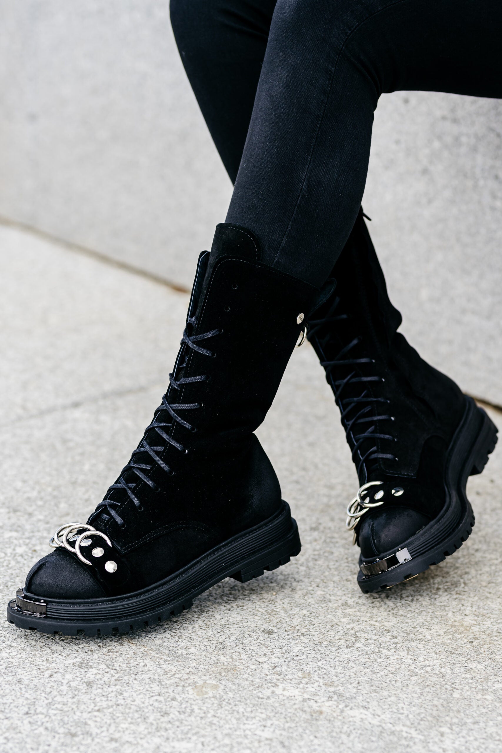 Ghete din piele intoarsa naturala negre Vichi