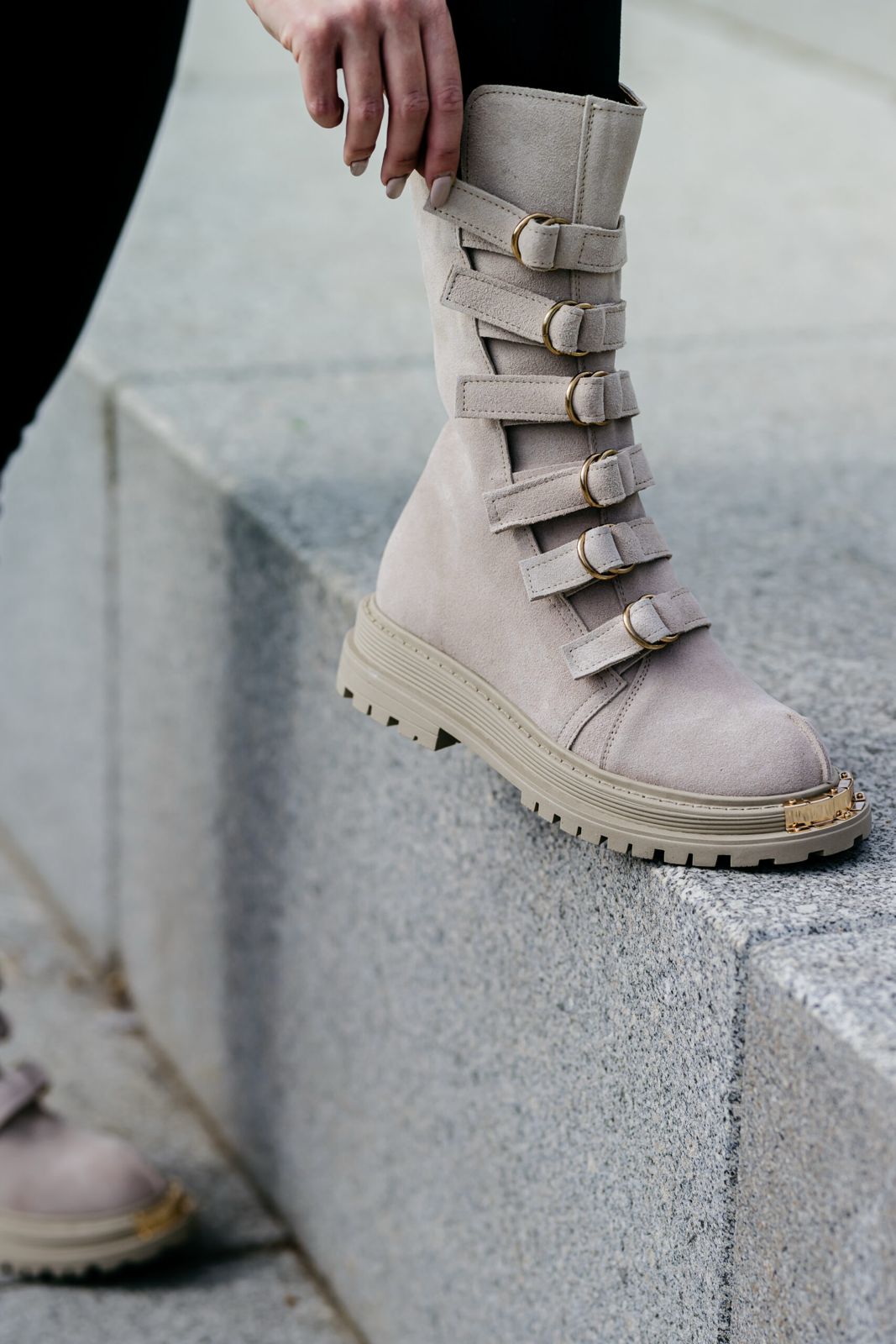 Ghete din piele naturala bej Capri