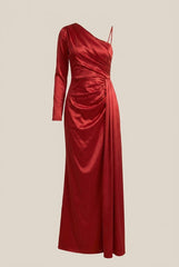 Rochie lunga cu o maneca rosie