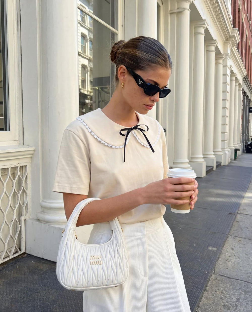 tricou cu guler decorativ si funda