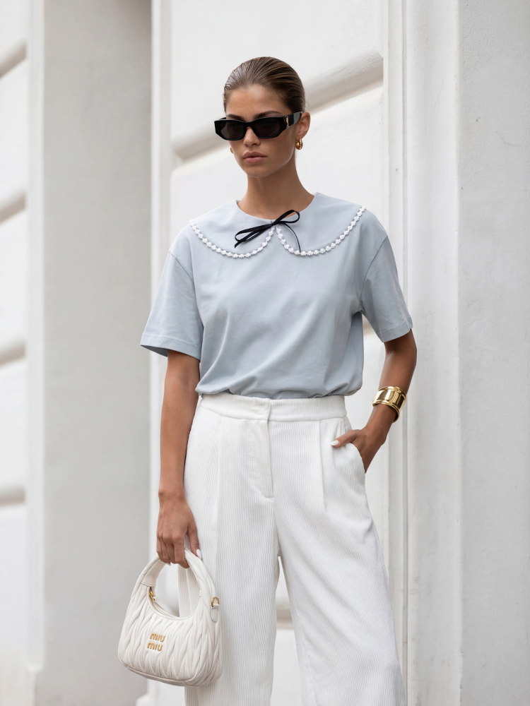 Tricou cu guler decorativ și fundă contrast