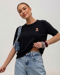 Tricou Teddy Icon negru, tricotaj fin cu guler rotund și broderie ursuleț
