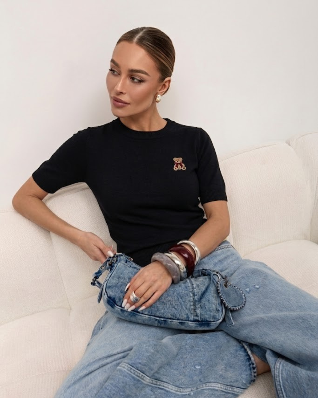 Tricou Teddy Icon negru, tricotaj fin cu guler rotund și broderie detaliu