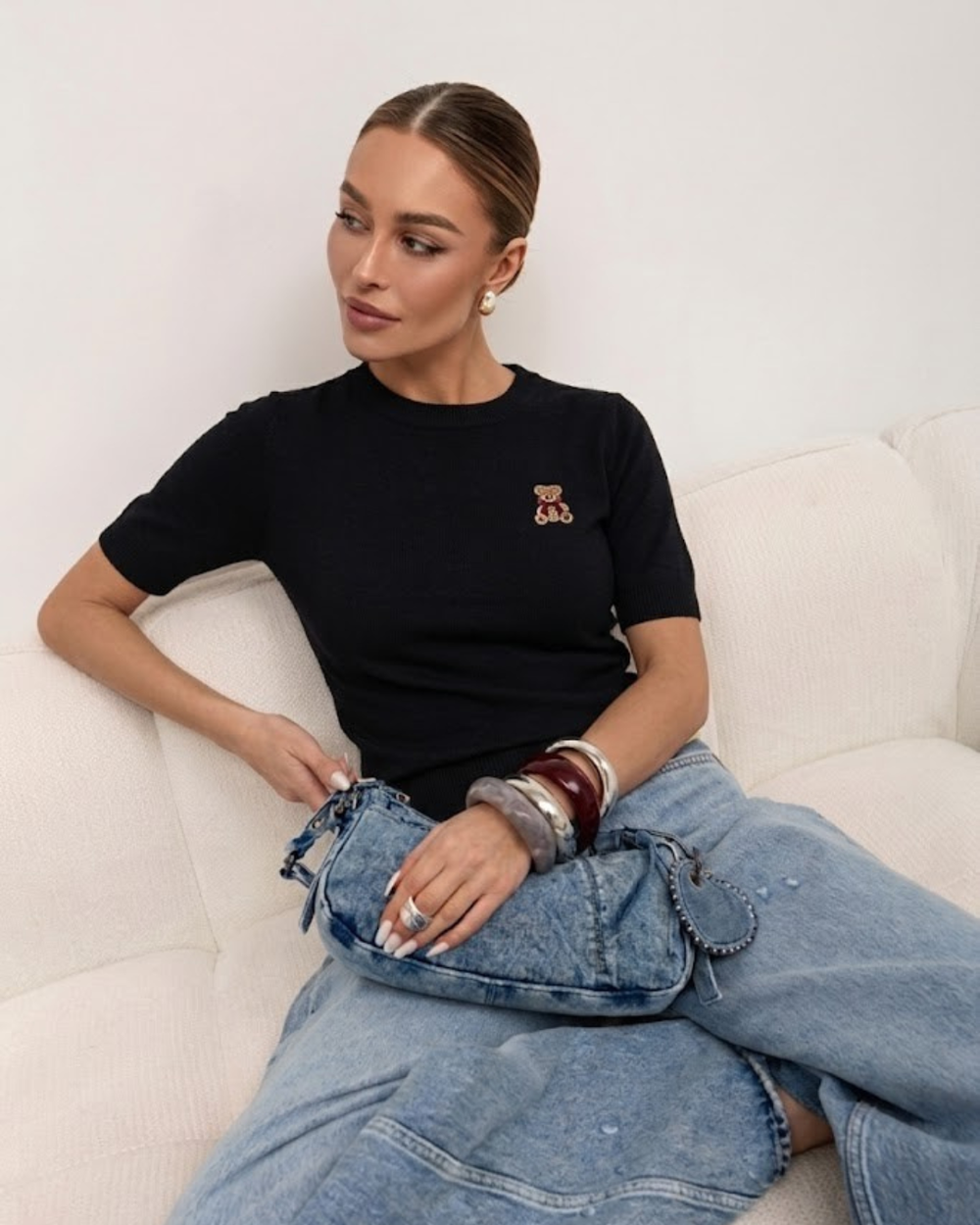 Tricou Teddy Icon negru, tricotaj fin cu guler rotund și broderie detaliu